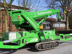 Foto Baumpflege mit Hubsteiger in Osnabrück Bramsche Ibbenbüren Recke Westerkappeln Lotte Hubsteiger Arbeiten Arbeitsbühnen Hubarbeitsbühne